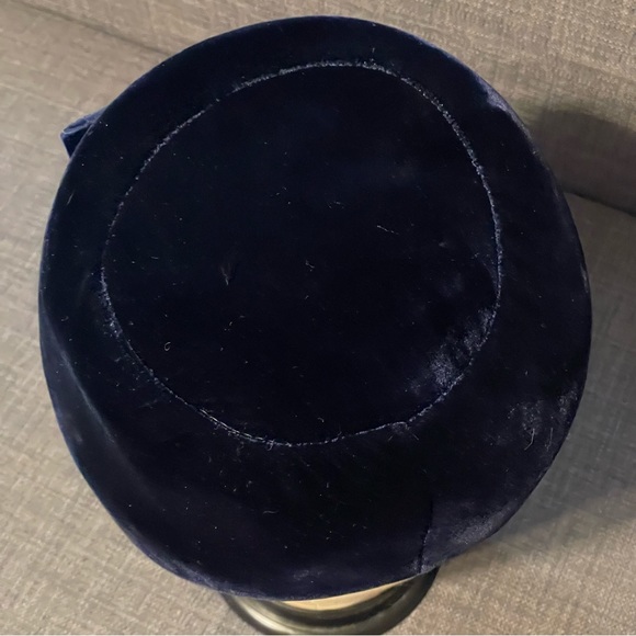 Vintage 1960s Blue Velvet Pillbox Hat With Bow Macy’s Kansas City Union Made - Picture 6 of 8
